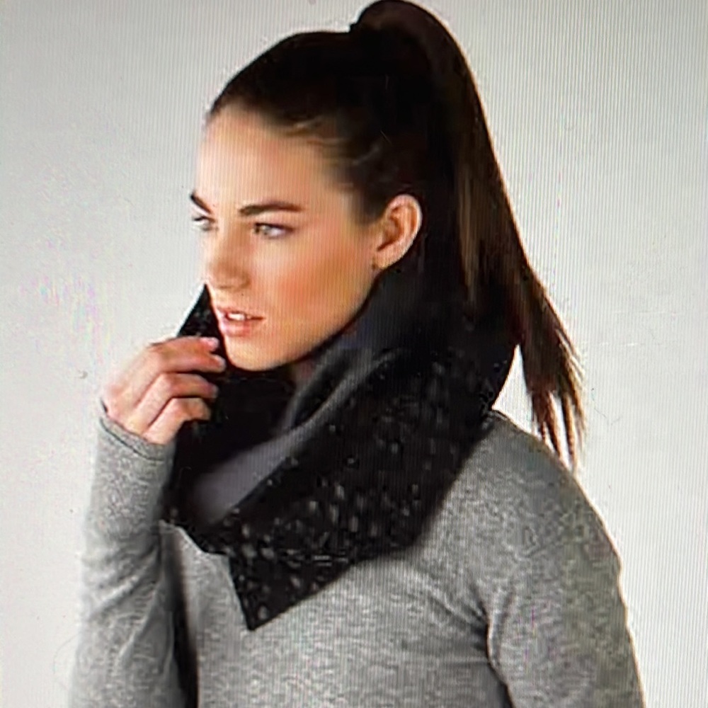 Lululemon Vinyasa Fleece Wrap Scarf
